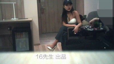 16先生刷了不少礼物约炮极品网红女主播雅X儿酒店啪啪